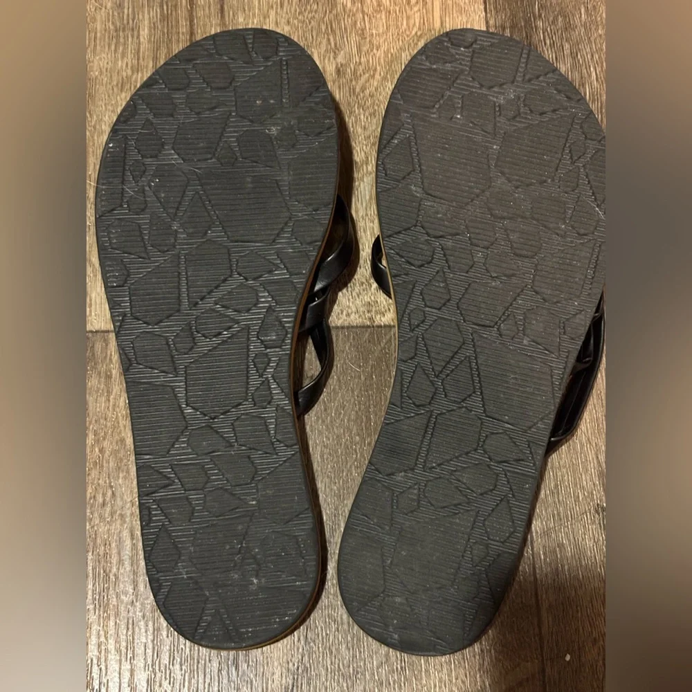 Volcom Black Strapped Sandals with Brown Base - Picture 3 of 3